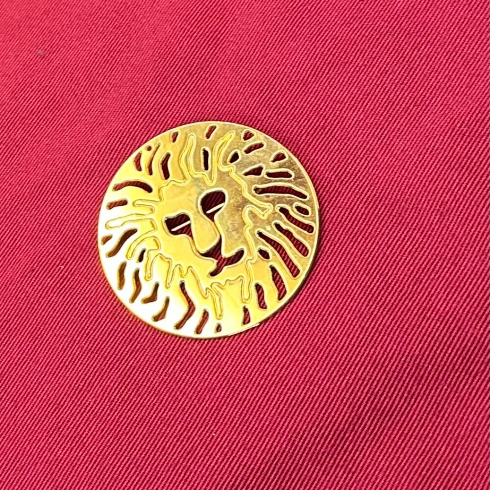 VTG Anne Klein Lion Head Brooch/Pin Open Work Gold-Tone Disc 2” Diameter - Picture 3 of 7